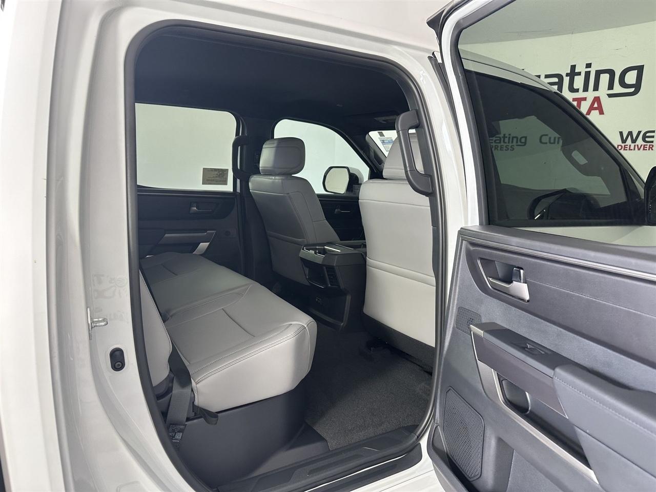 Toyota Tundra SR5 CrewMax 4WD 2026