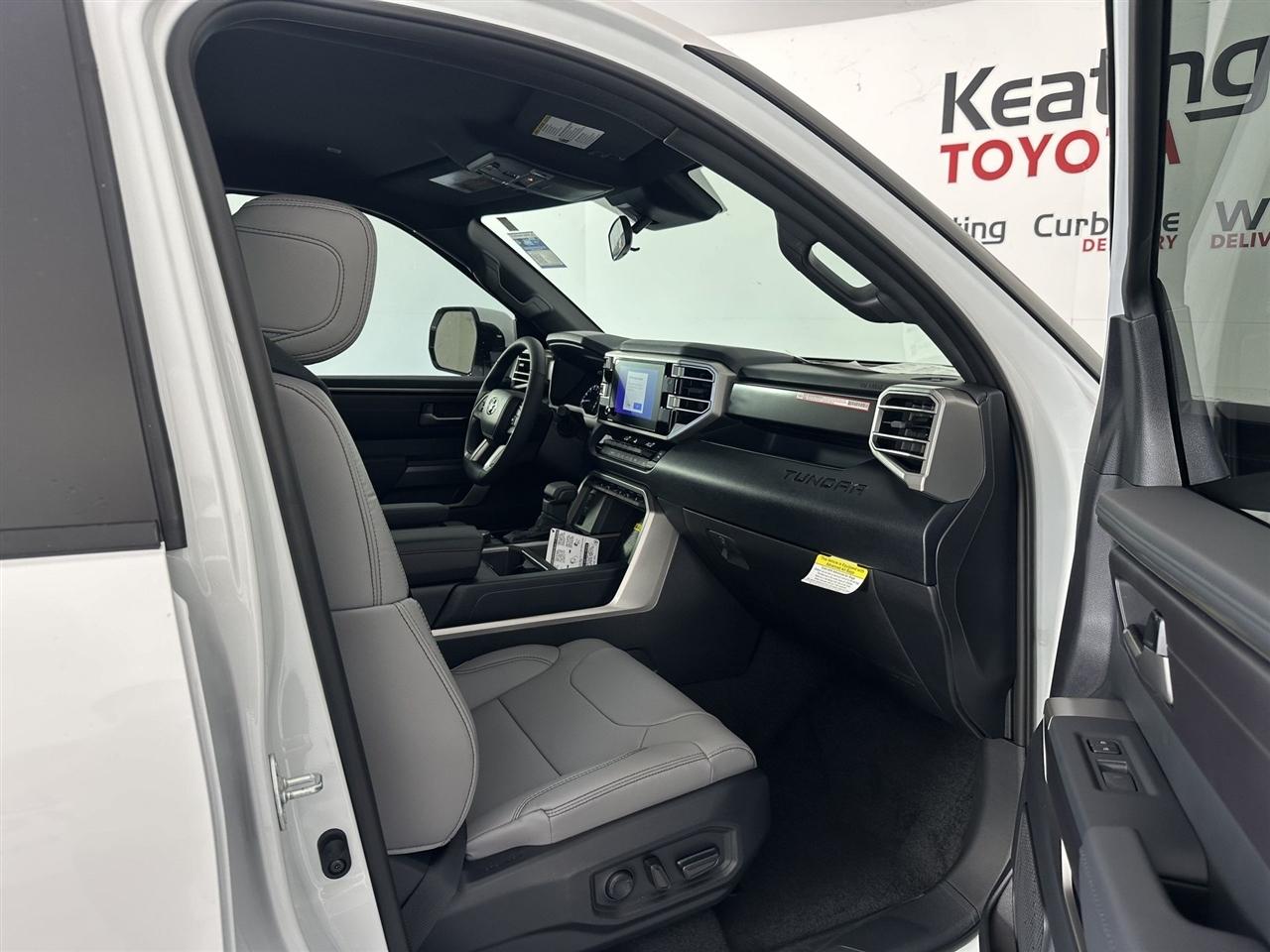Toyota Tundra SR5 CrewMax 4WD 2026