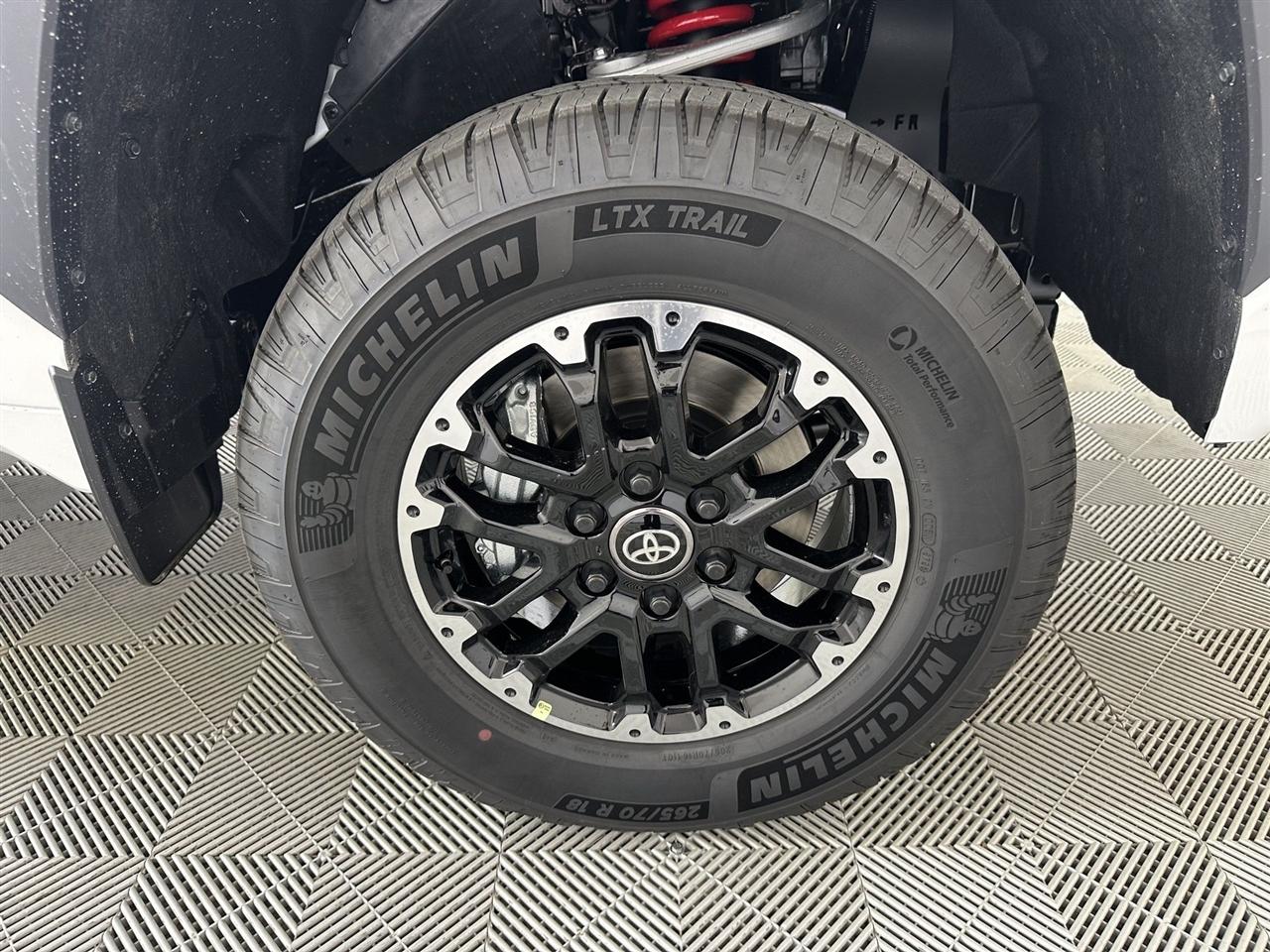 Toyota Tundra SR5 CrewMax 4WD 2026