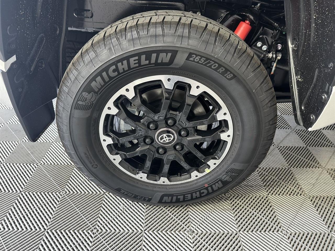 Toyota Tundra SR5 CrewMax 4WD 2026