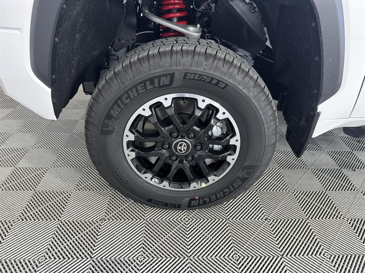 Toyota Tundra SR5 CrewMax 4WD 2026