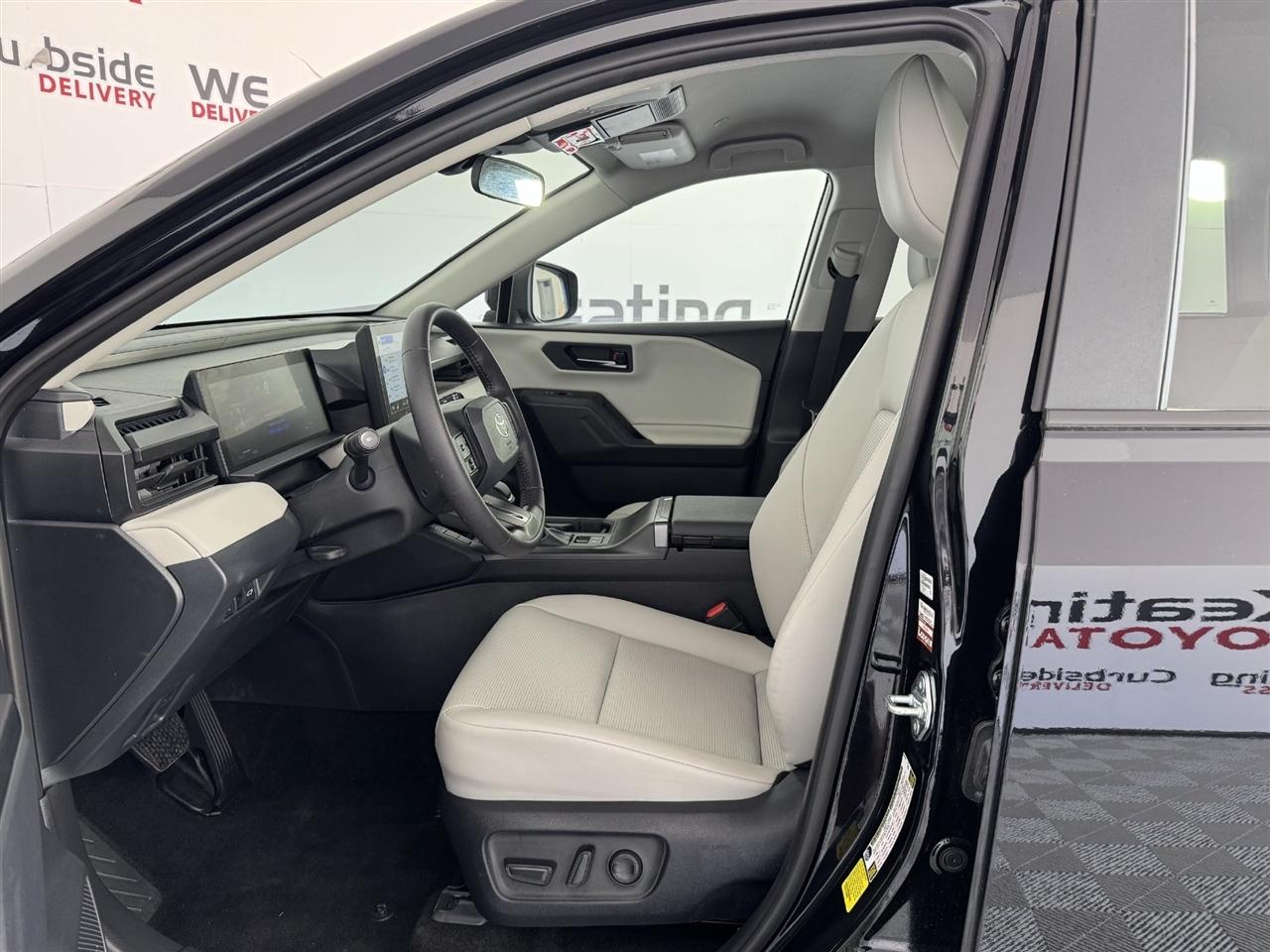 Toyota RAV4 Hybrid XLE Premium AWD 2026