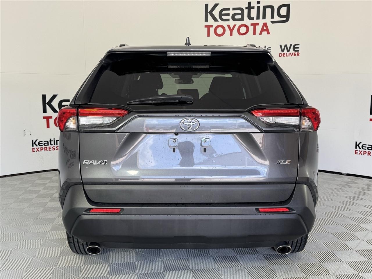 Toyota RAV4 XLE 2025