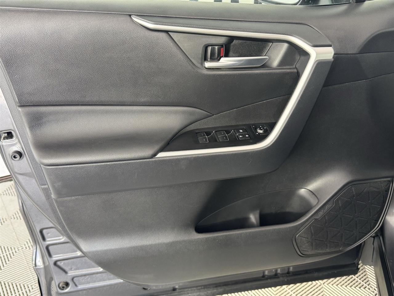 Toyota RAV4 XLE 2025