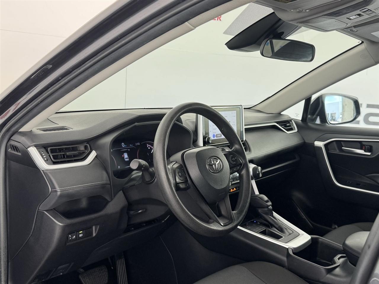 Toyota RAV4 XLE 2025