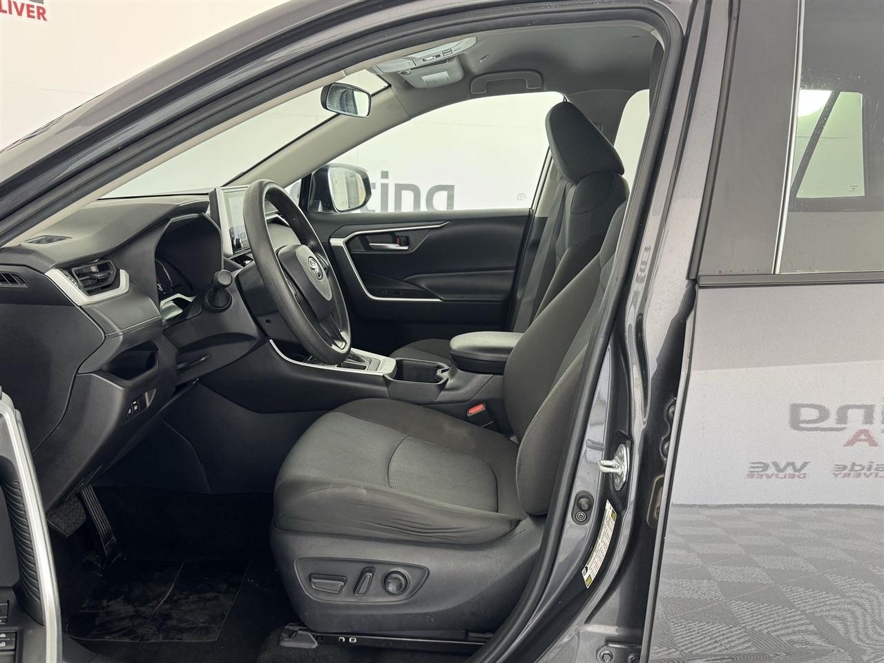 Toyota RAV4 XLE 2025