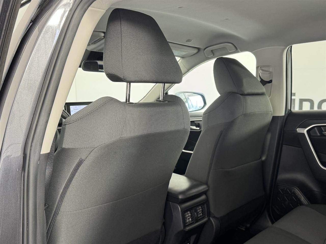 Toyota RAV4 XLE 2025