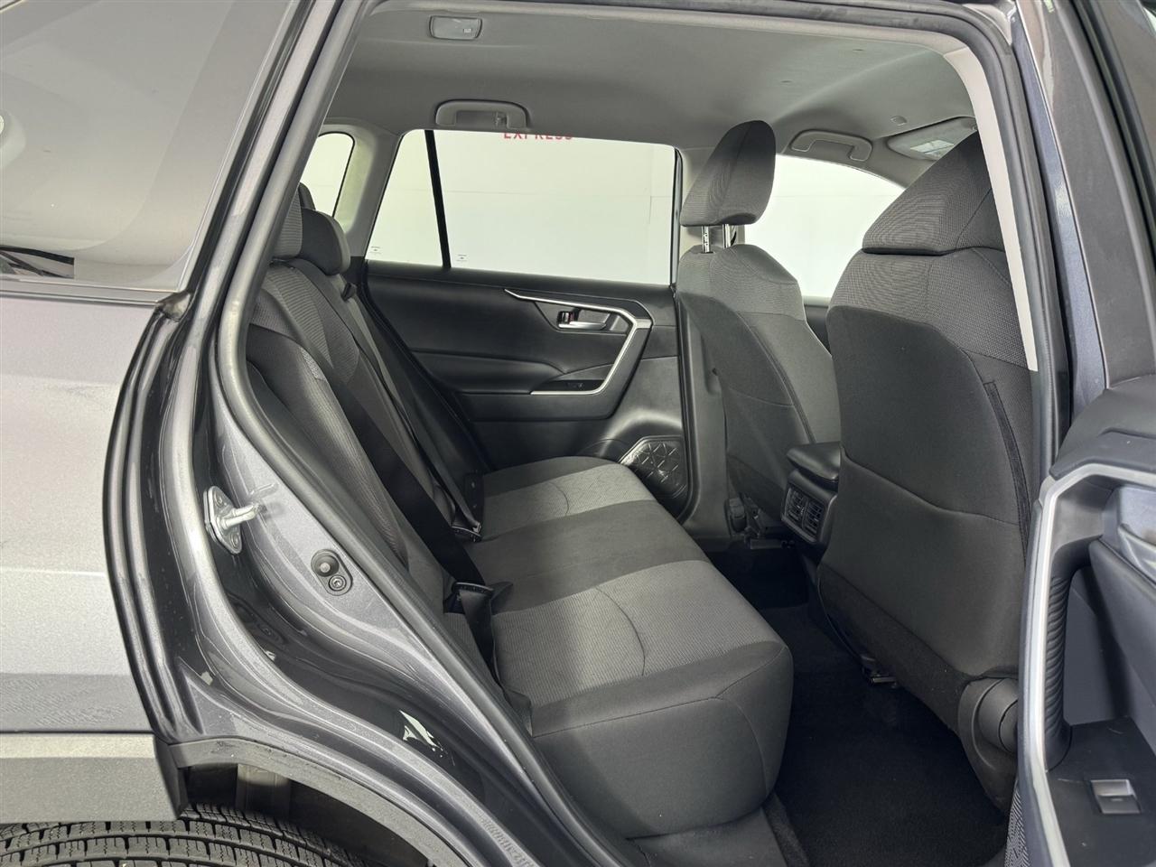 Toyota RAV4 XLE 2025