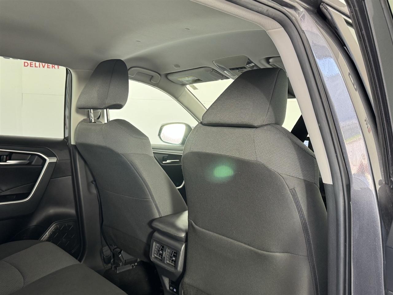 Toyota RAV4 XLE 2025