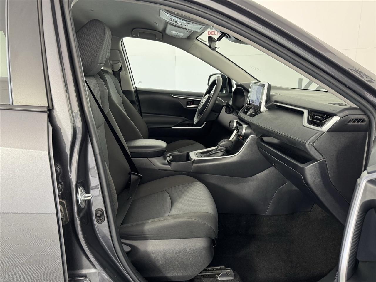 Toyota RAV4 XLE 2025