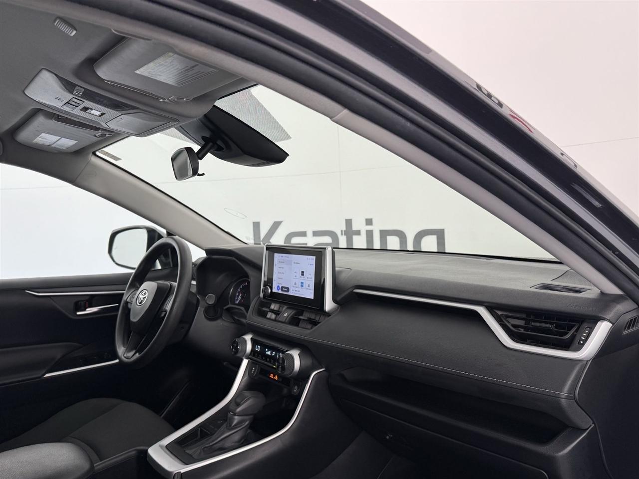 Toyota RAV4 XLE 2025