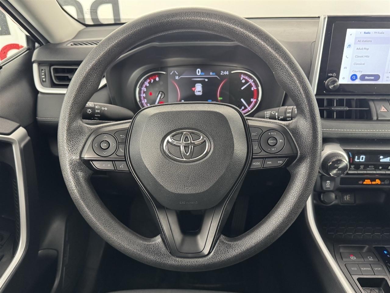 Toyota RAV4 XLE 2025