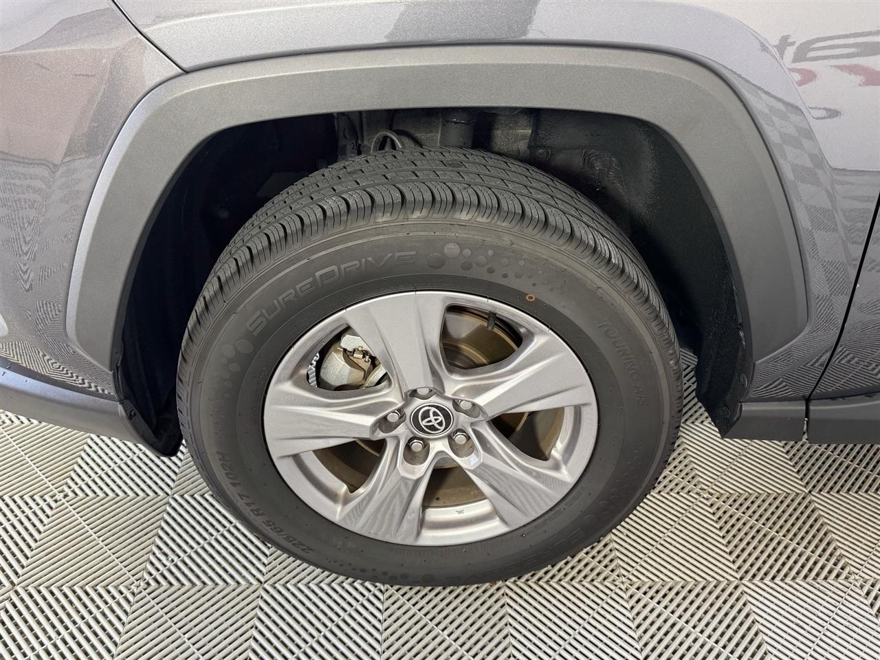 Toyota RAV4 XLE 2025