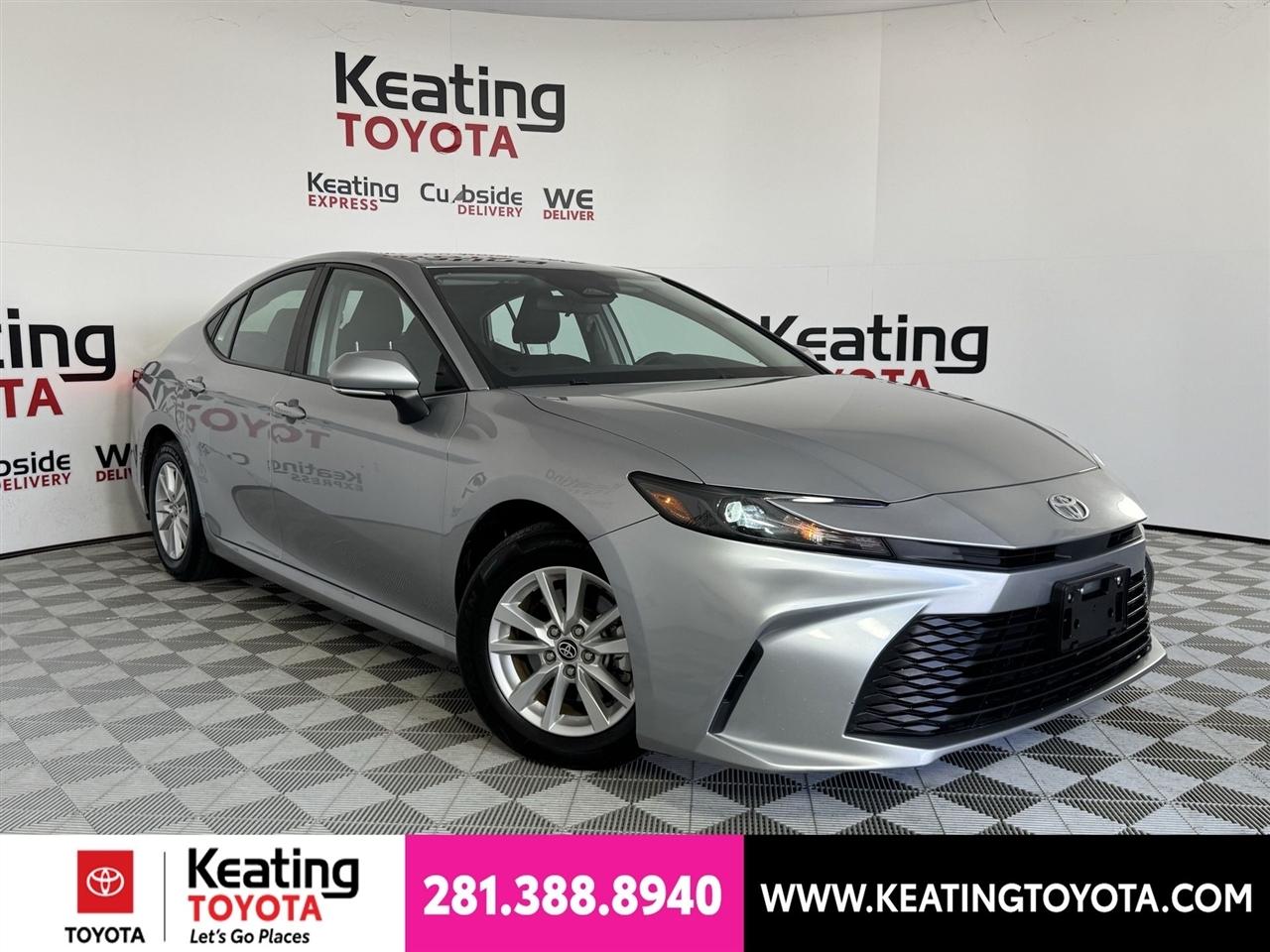 Toyota Camry Hybrid XLE 2025