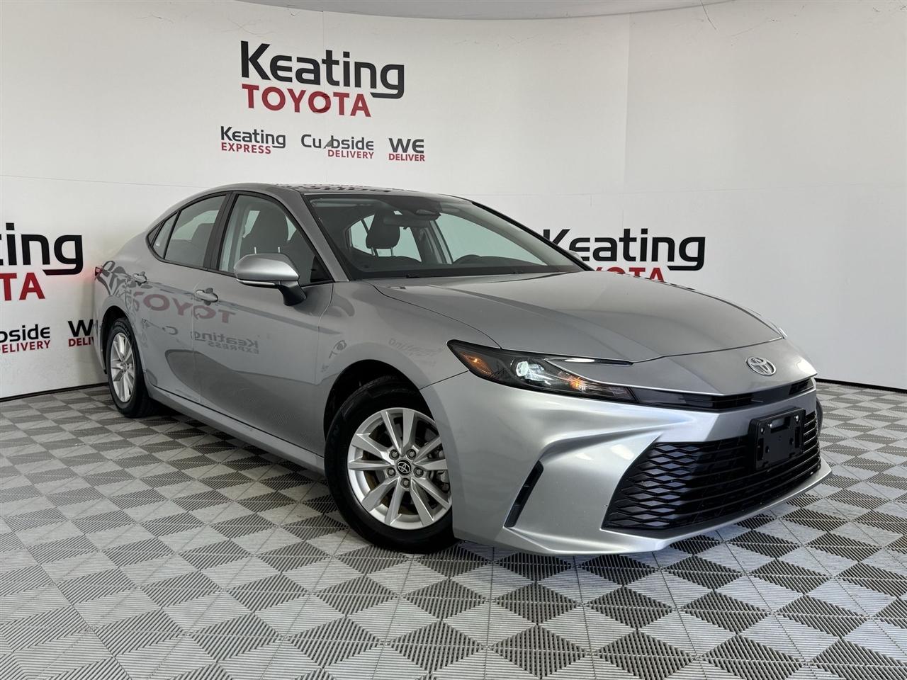 Toyota Camry Hybrid XLE 2025