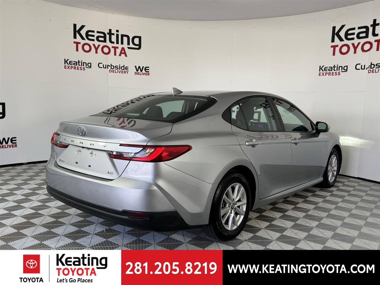 Toyota Camry Hybrid XLE 2025