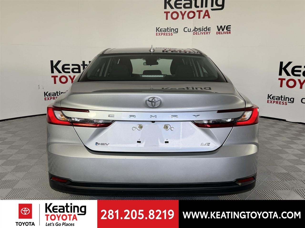 Toyota Camry Hybrid XLE 2025