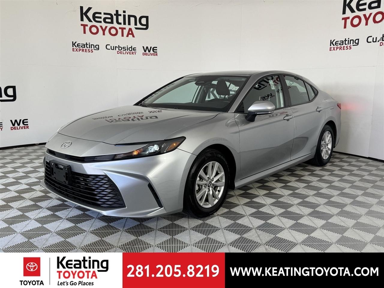 Toyota Camry Hybrid XLE 2025