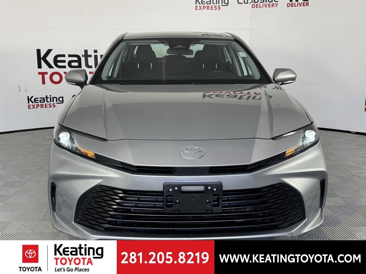 Toyota Camry Hybrid XLE 2025