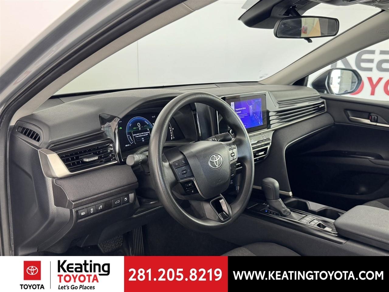 Toyota Camry Hybrid XLE 2025