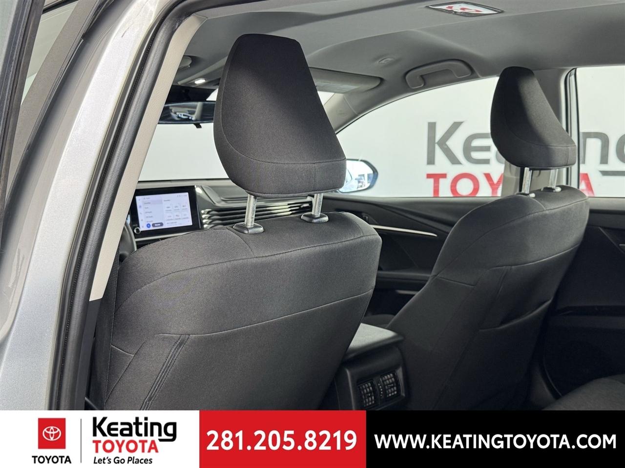 Toyota Camry Hybrid XLE 2025