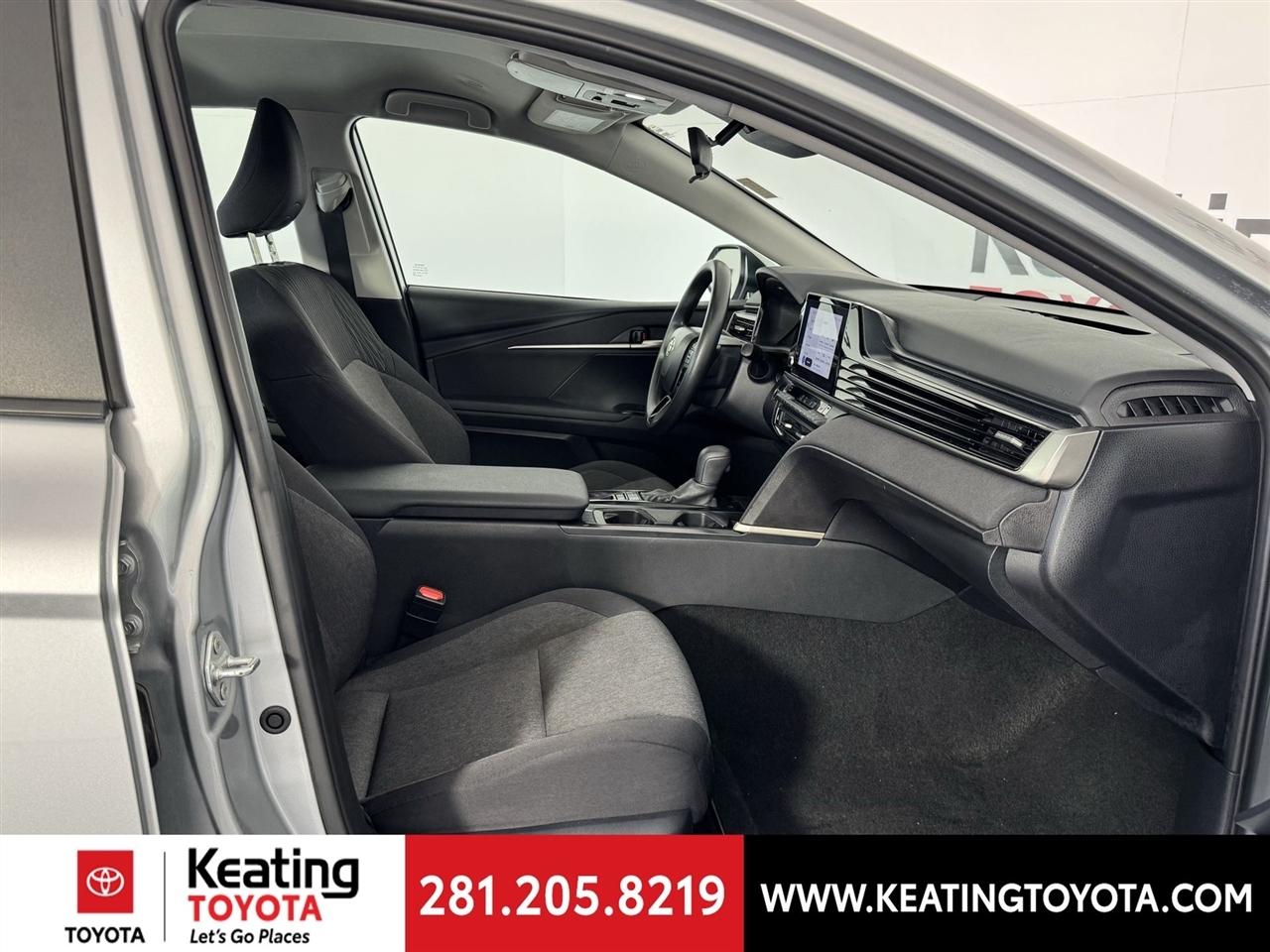 Toyota Camry Hybrid XLE 2025