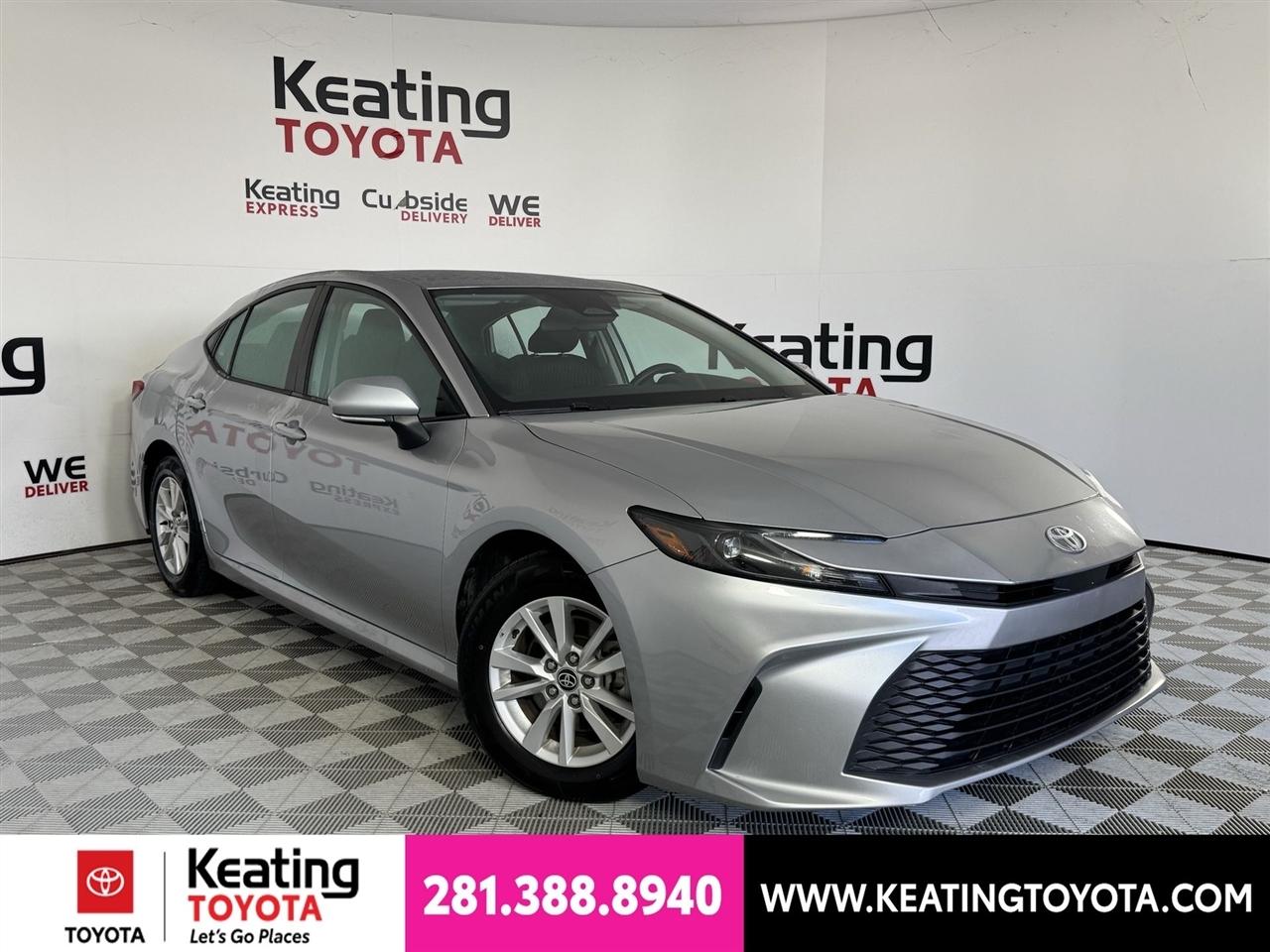 Toyota Camry Hybrid XLE 2025