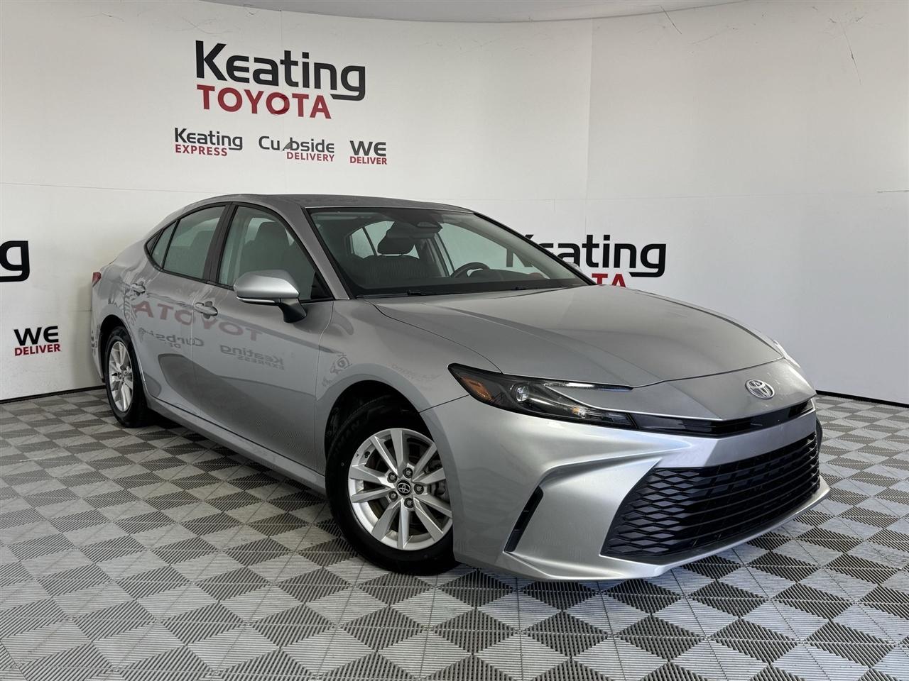 Toyota Camry Hybrid XLE 2025