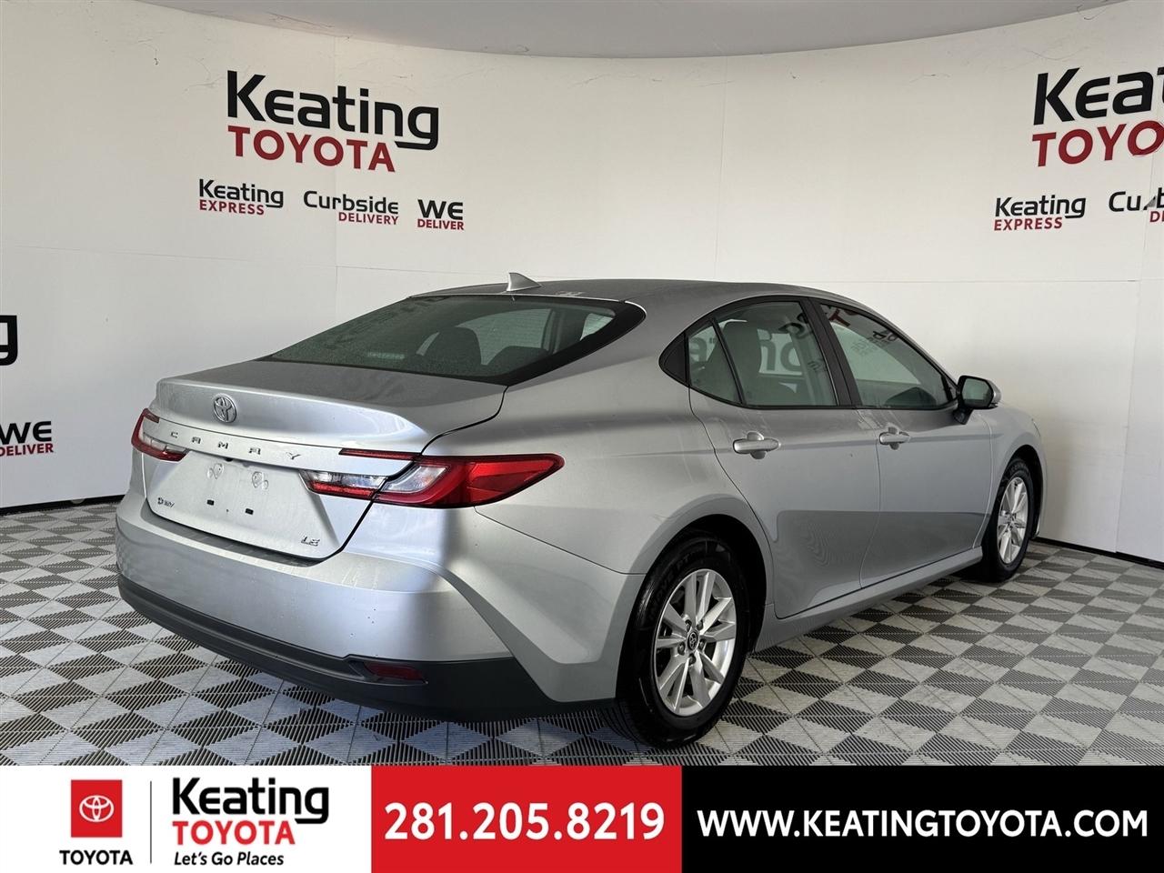 Toyota Camry Hybrid XLE 2025