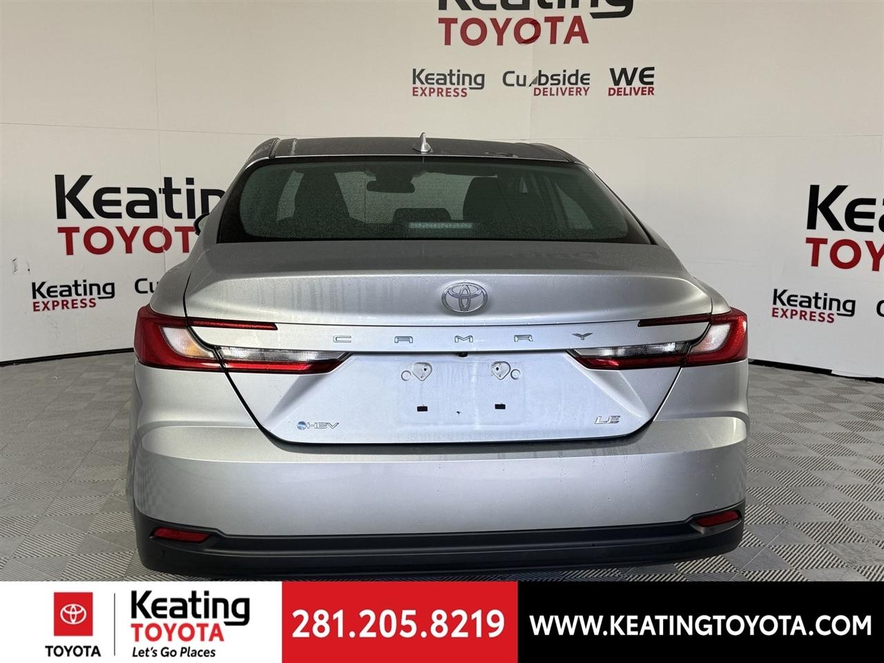 Toyota Camry Hybrid XLE 2025