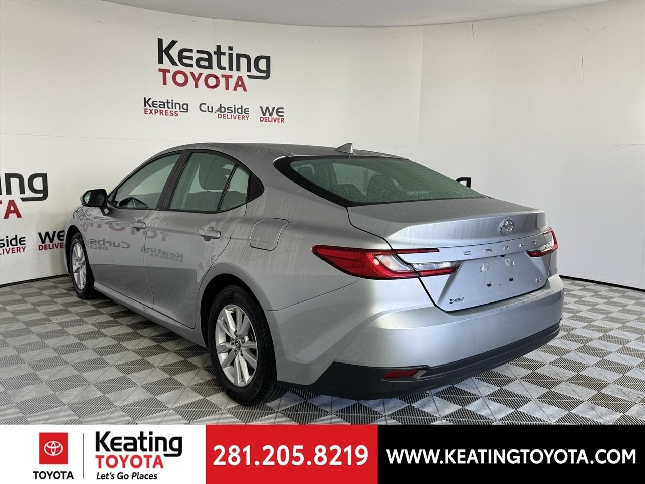 Toyota Camry Hybrid XLE 2025