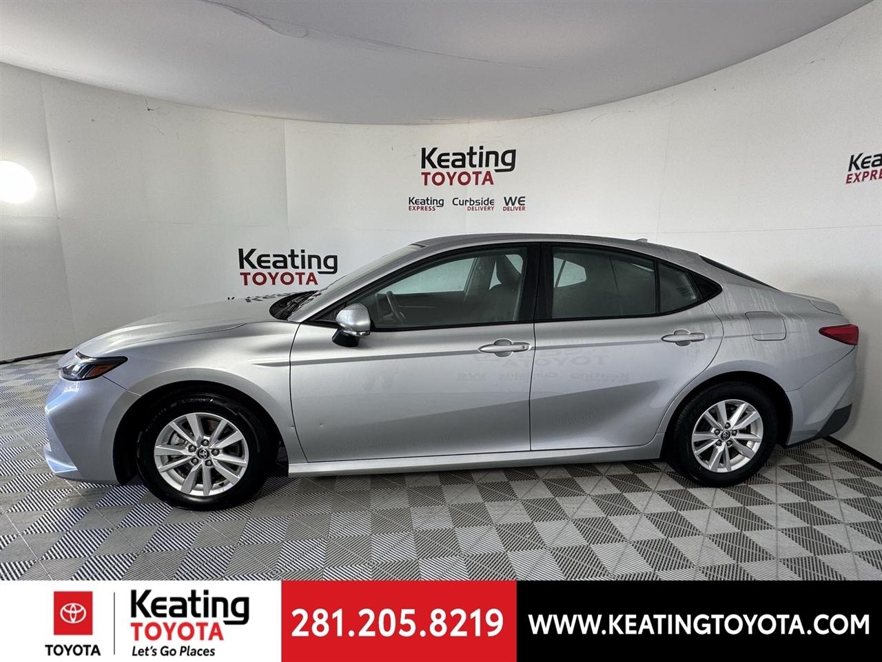 Toyota Camry Hybrid XLE 2025