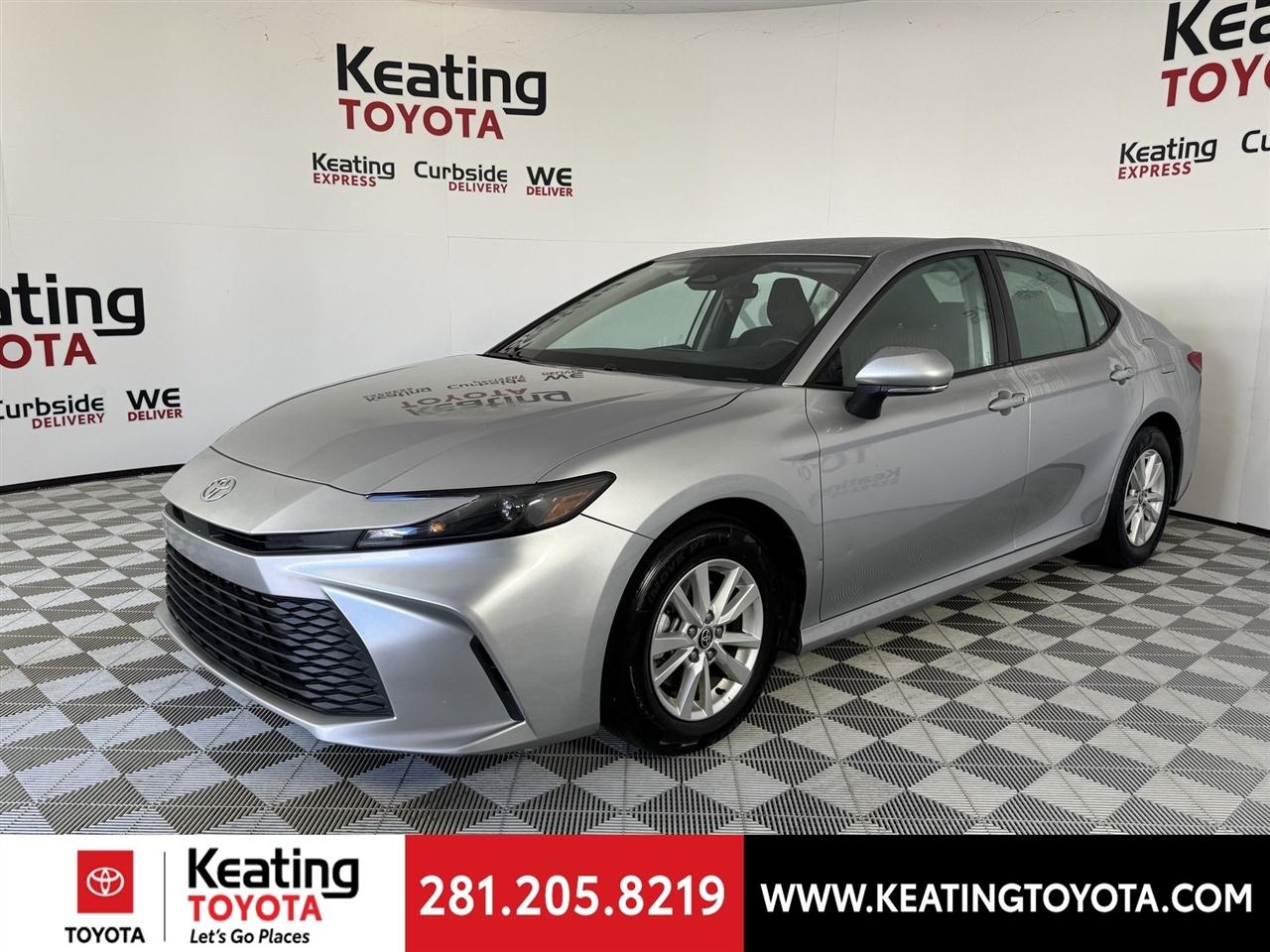 Toyota Camry Hybrid XLE 2025