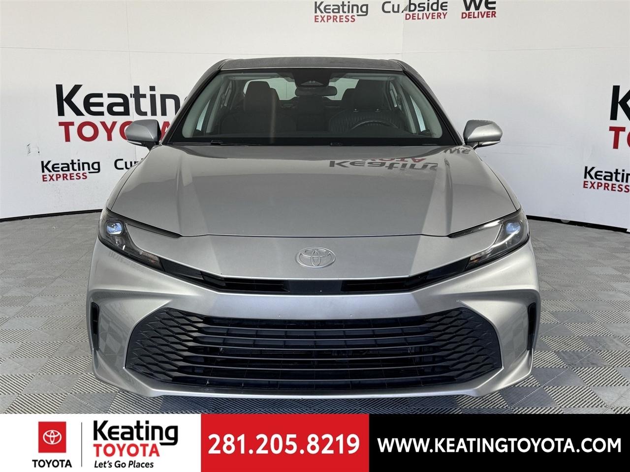 Toyota Camry Hybrid XLE 2025