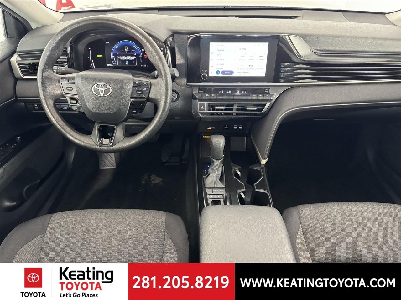 Toyota Camry Hybrid XLE 2025