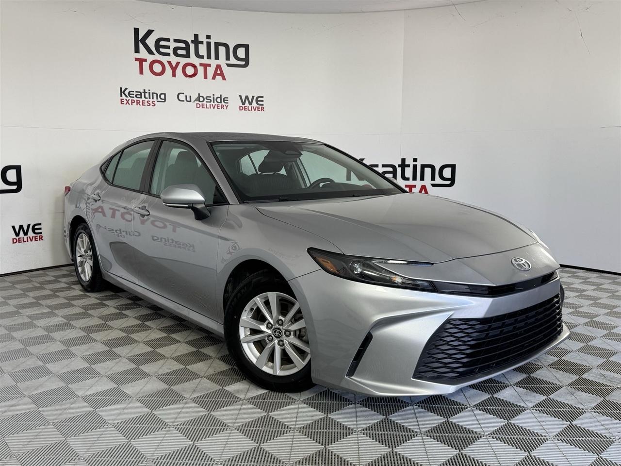 Toyota Camry Hybrid XLE 2025