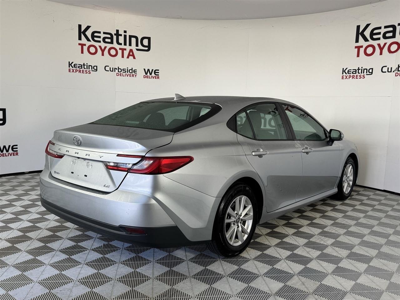 Toyota Camry Hybrid XLE 2025