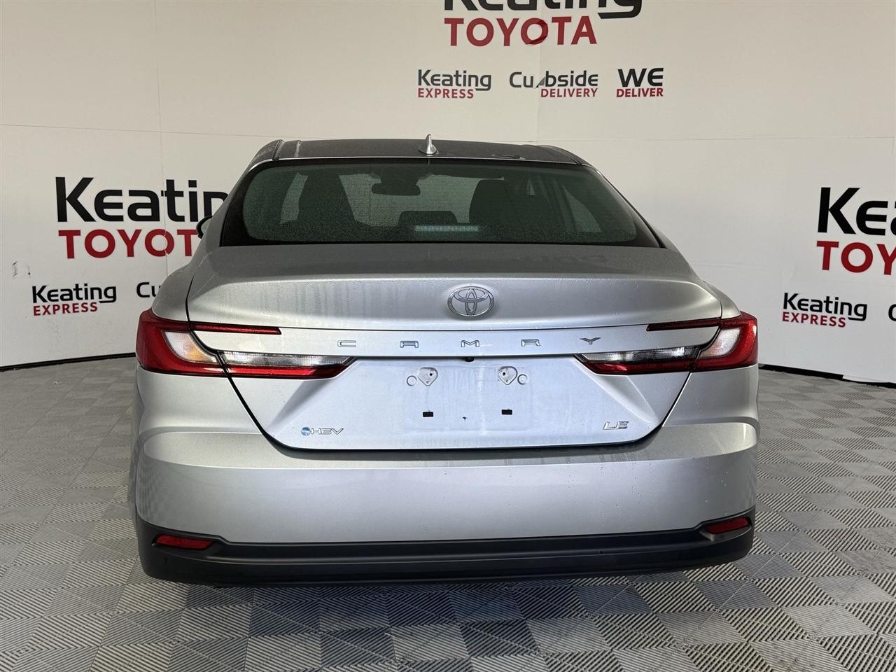 Toyota Camry Hybrid XLE 2025