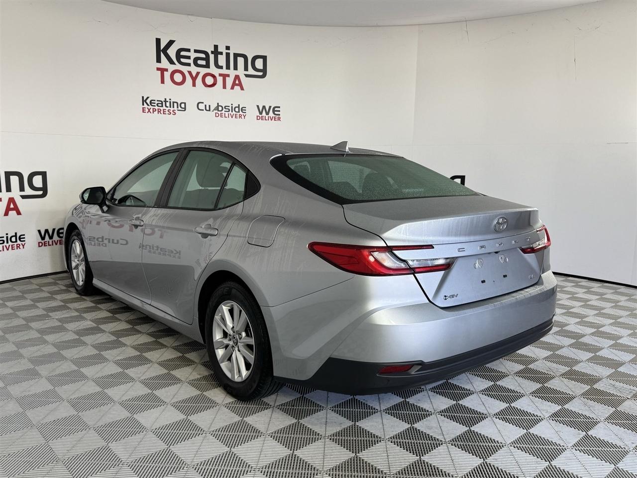 Toyota Camry Hybrid XLE 2025