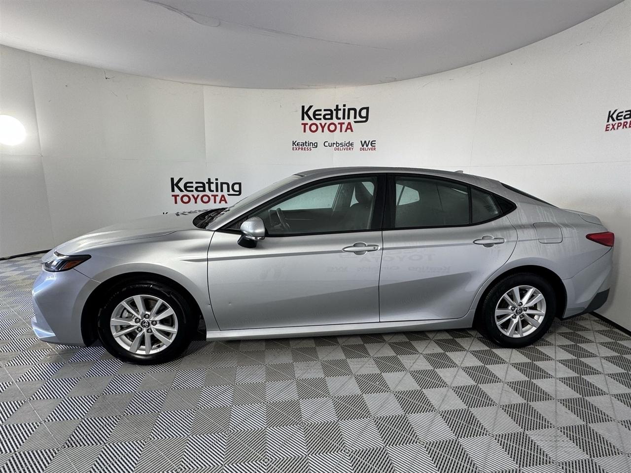Toyota Camry Hybrid XLE 2025