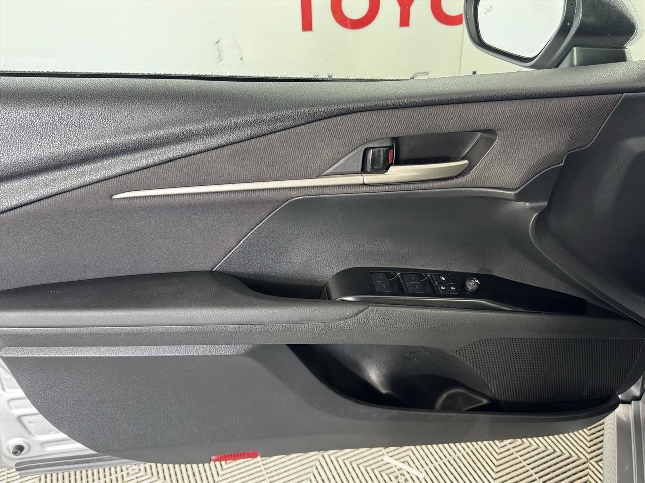 Toyota Camry Hybrid XLE 2025