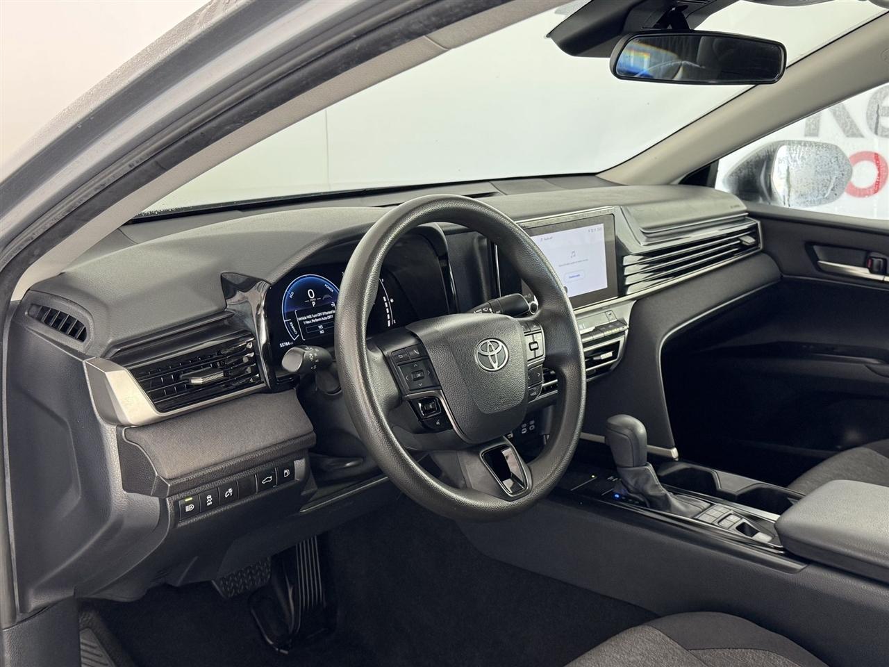 Toyota Camry Hybrid XLE 2025