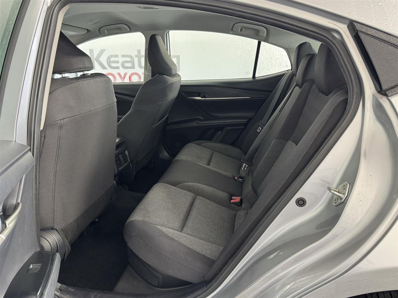 Toyota Camry Hybrid XLE 2025