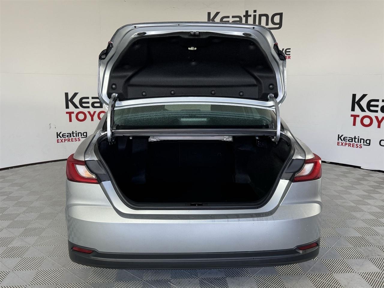 Toyota Camry Hybrid XLE 2025