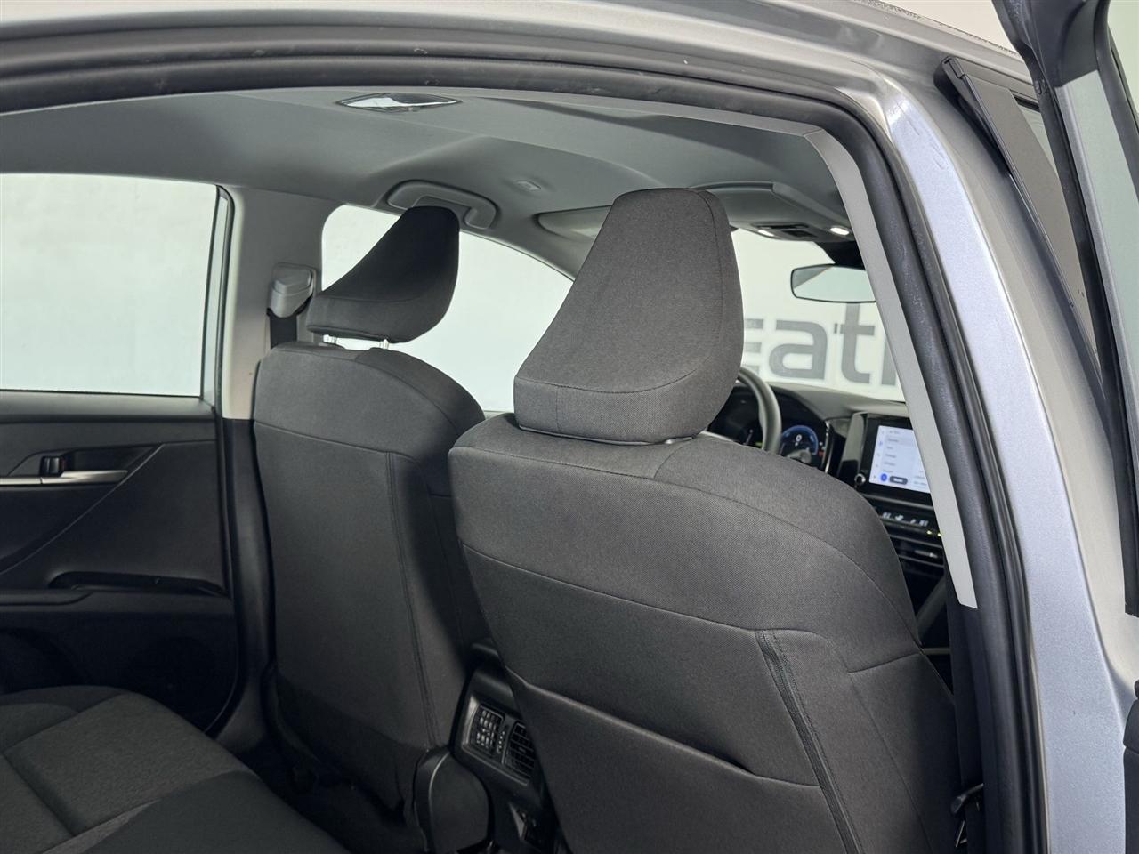 Toyota Camry Hybrid XLE 2025