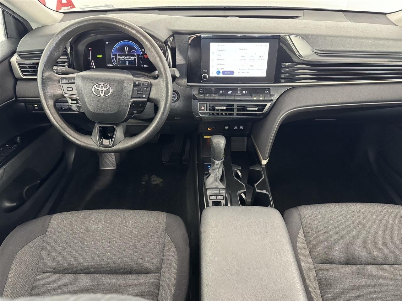 Toyota Camry Hybrid XLE 2025