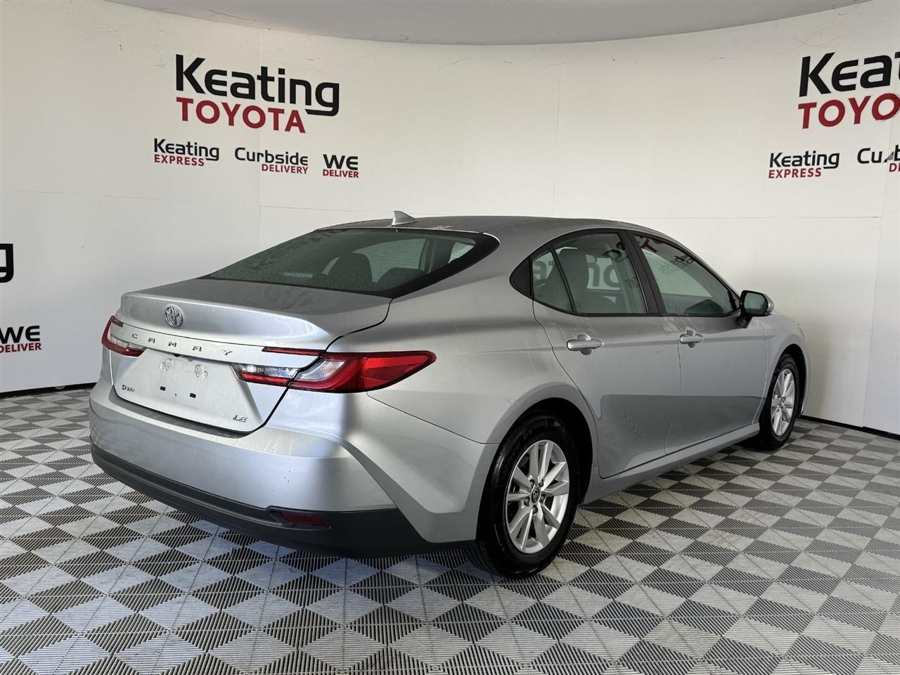 Toyota Camry Hybrid XLE 2025