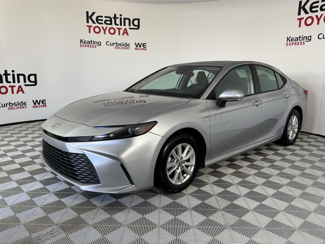 Toyota Camry Hybrid XLE 2025