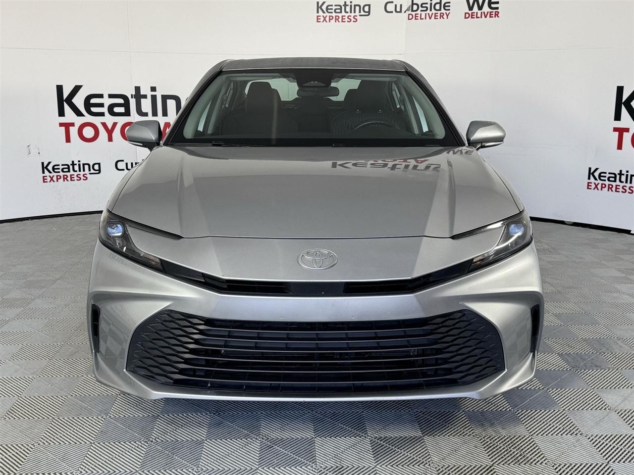 Toyota Camry Hybrid XLE 2025
