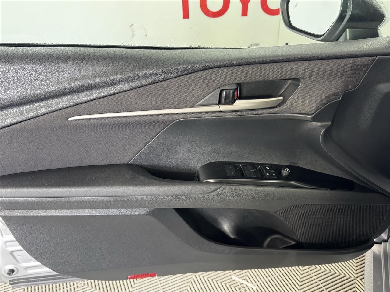 Toyota Camry Hybrid XLE 2025
